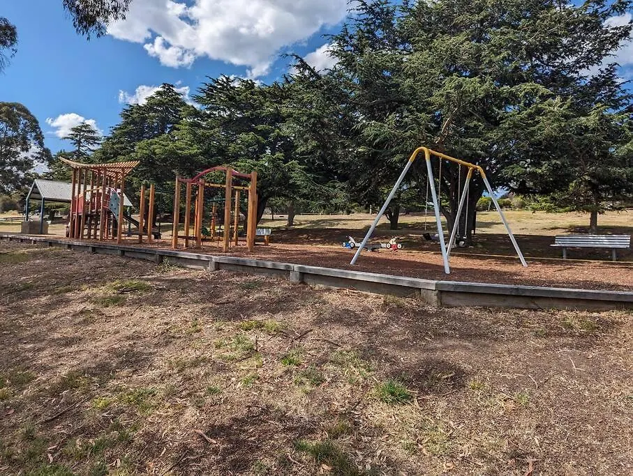 Bayley 1 - Walk To City From 2 Bedroom Apartment With City And Mountain Views Hobart